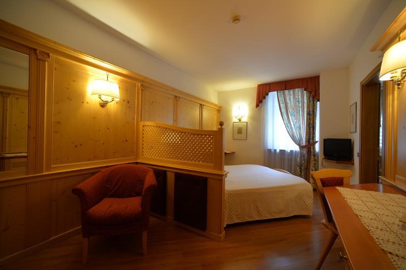 Cevedale Living Romance Hotel Cogolo Esterno foto