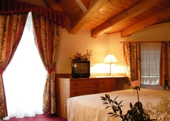 Cevedale Living Romance Hotel Cogolo Esterno foto